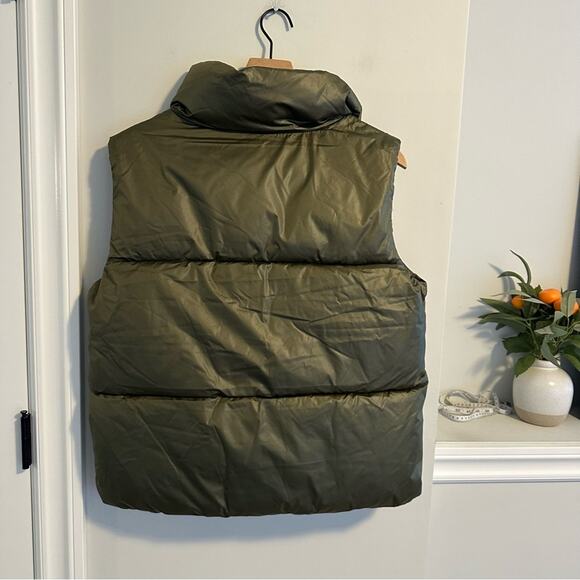 NWT Old Navy Green Puffer Vest Medium Tall - Picture 5 of 10